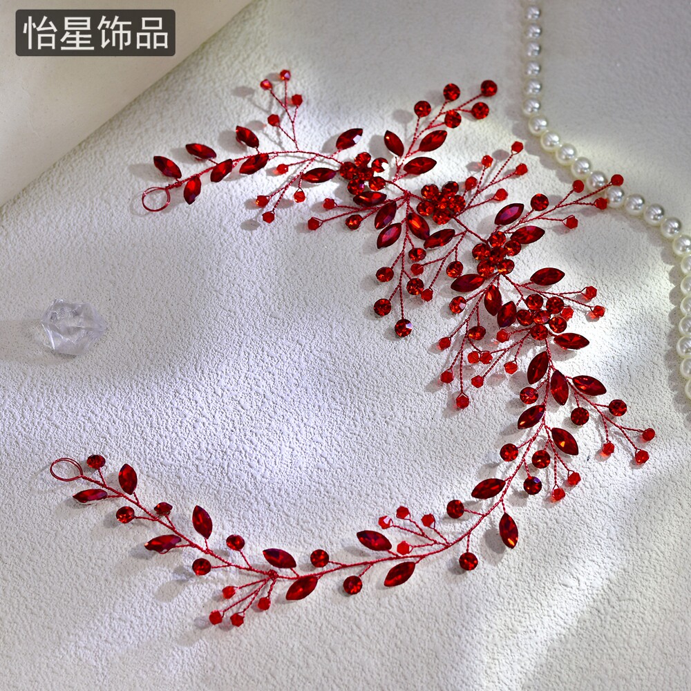 盘发水晶配礼服红色发带