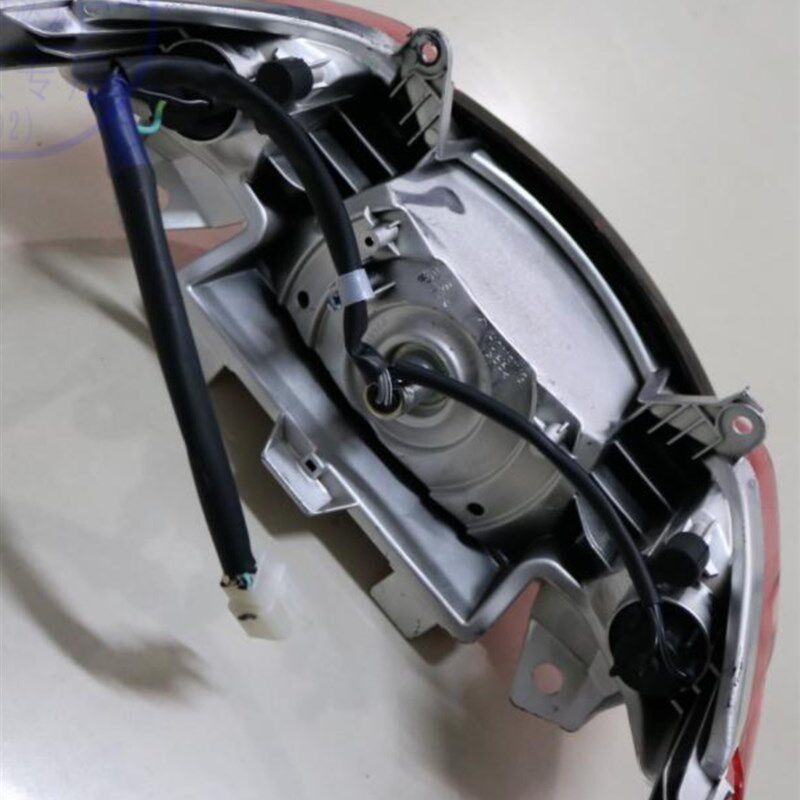适用轻骑铃木摩托悠友125后刹车y灯总成优友UU125T-2后尾灯照明灯