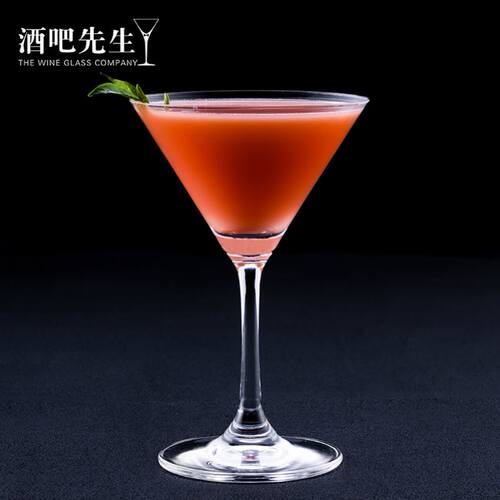 Lead-free crystal margarita glass martini glasses of red