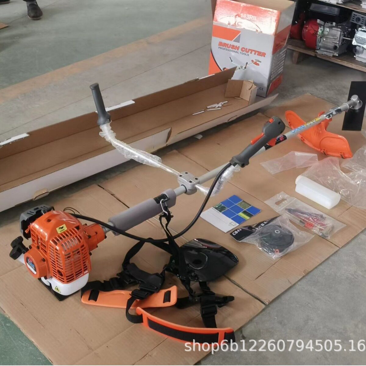 汽油割草机二冲程背负式小型割灌机多功能农用汽油除草收割稻机