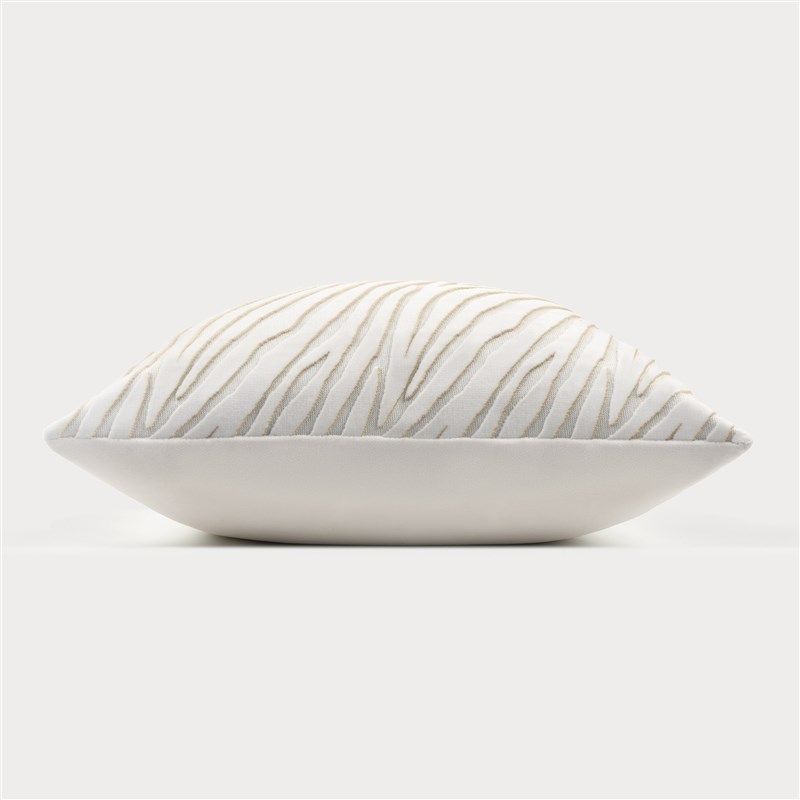 意式轻奢浮雕割绒白色高档客厅沙发抱枕星级酒P店别墅条纹腰枕靠