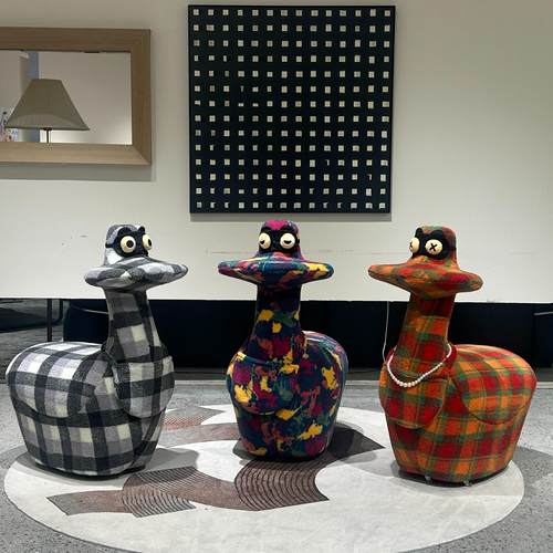 溜溜鸭凳子万向轮唐老鸭小椅子滑轮休闲鸭子移动可爱家用换鞋凳