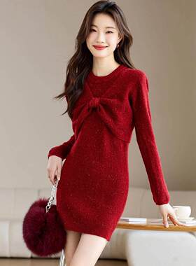 红色毛衣裙套装女秋冬2025新款高级感洋气设计感两件套针织连衣裙