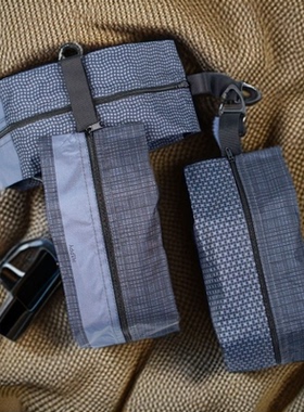 Overhills挂扣便携单拉链顺滑轻量收纳包通勤旅行小物件整理神器