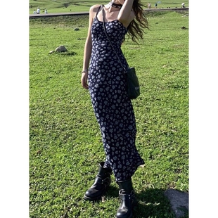 夏花夏季新款叠穿氛围感修身斜裁碎花吊带裙法式收腰度假裙长裙女