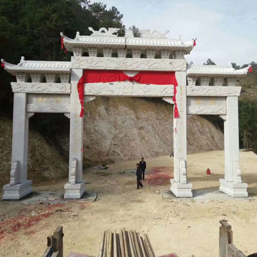 花岗岩村口三门村庄石牌坊牌楼定做量大优惠