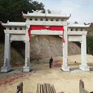 花岗岩村口三门村庄石牌坊牌楼定做量大优惠