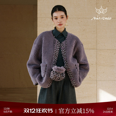 紫色羊羔毛格纹领拼接短外套