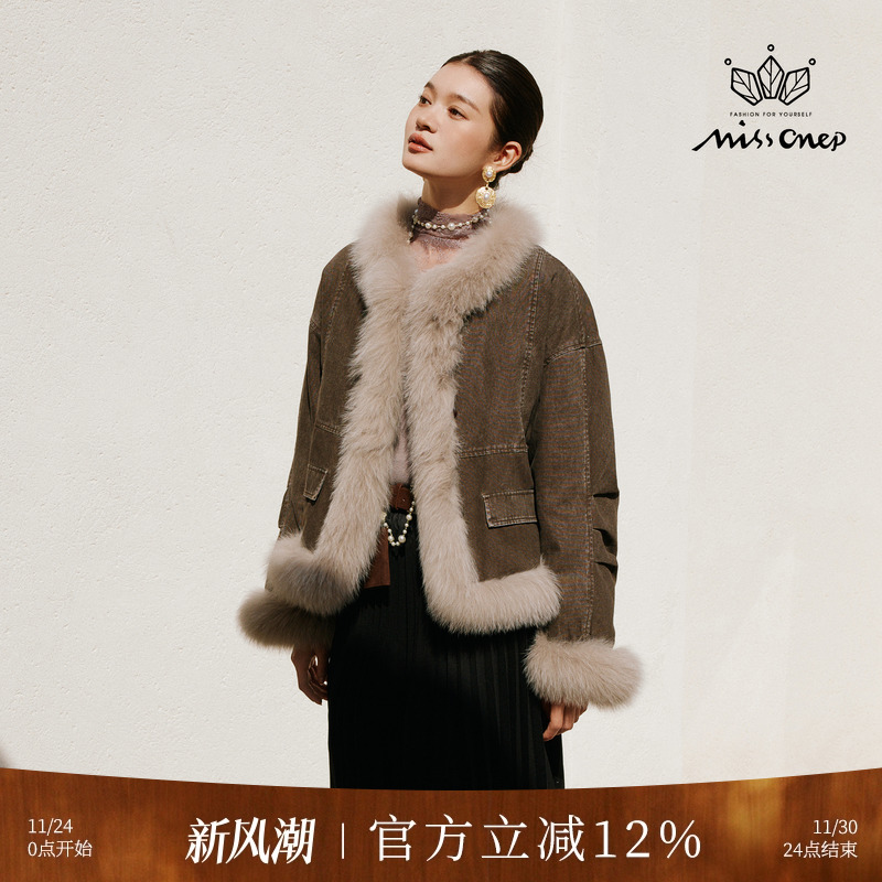深棕色牛仔拼接狐狸毛皮草外套