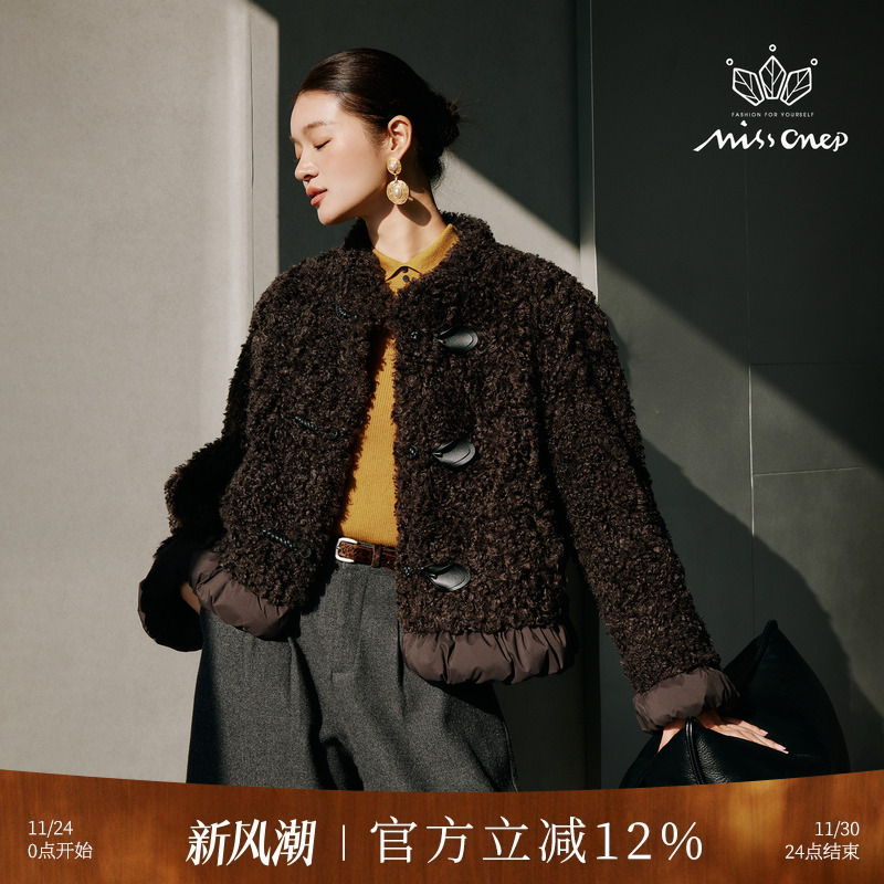 复古风深棕色羊羔毛牛角扣短外套