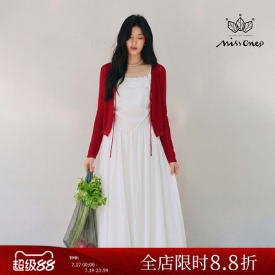 白色吊带花苞裙配红色开衫两件套