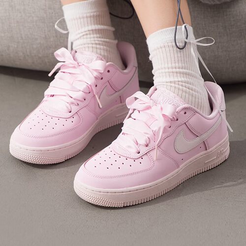 滔搏NIKE耐克女子W  AIR FORCE 1 RETRO PRM运动休闲鞋IR0871-600