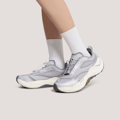 adidas阿迪达斯中性HOLO PEAKFOS运动休闲鞋KK2240