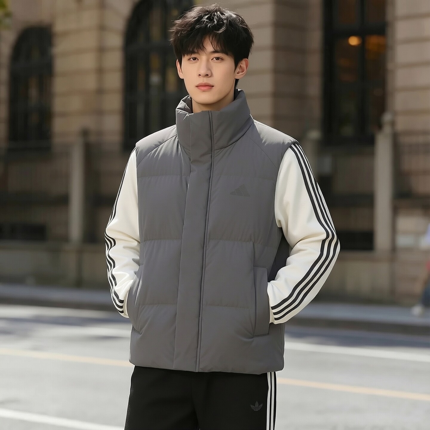 adidas阿迪达斯男子羽绒服马甲26新款保暖立领灰色外套背心LE4964
