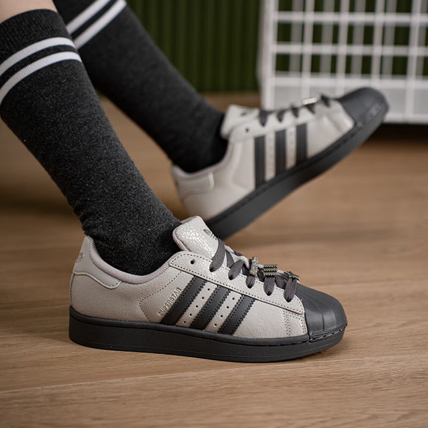 adidas阿迪达斯三叶草中性SUPERSTAR闪钻贝壳头板鞋运动鞋IH1629