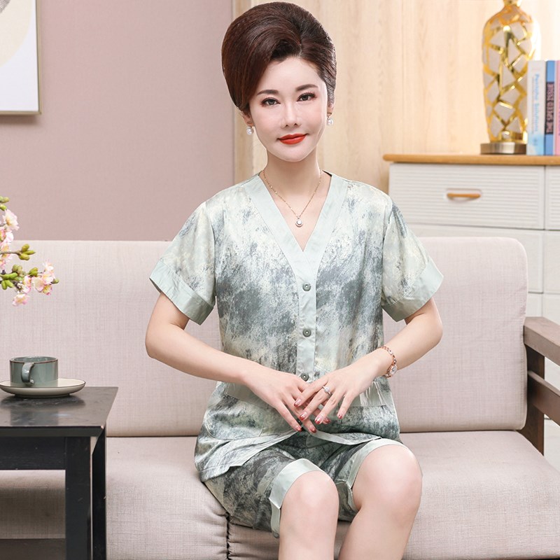 2025年新款女士夏o季丝绸冰丝睡衣短袖七分裤套装中老年妈妈家居