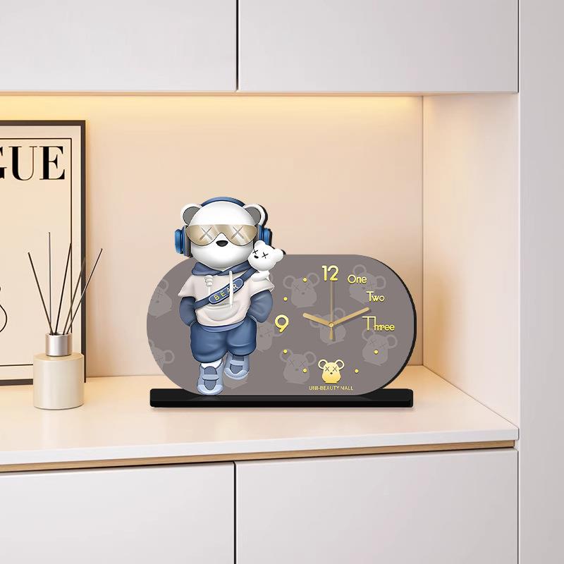 2025新款潮玩公仔桌面时钟摆件摆台式座钟客厅钟表装饰品小摆件