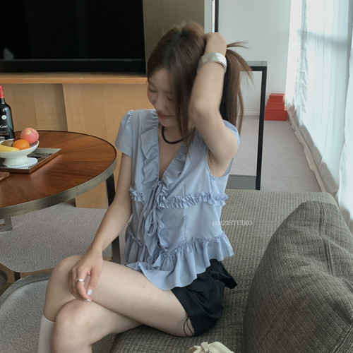 MZI STUDIO-丝蚕丝清新木耳边v领荷叶边系带甜美精致小衫157626#