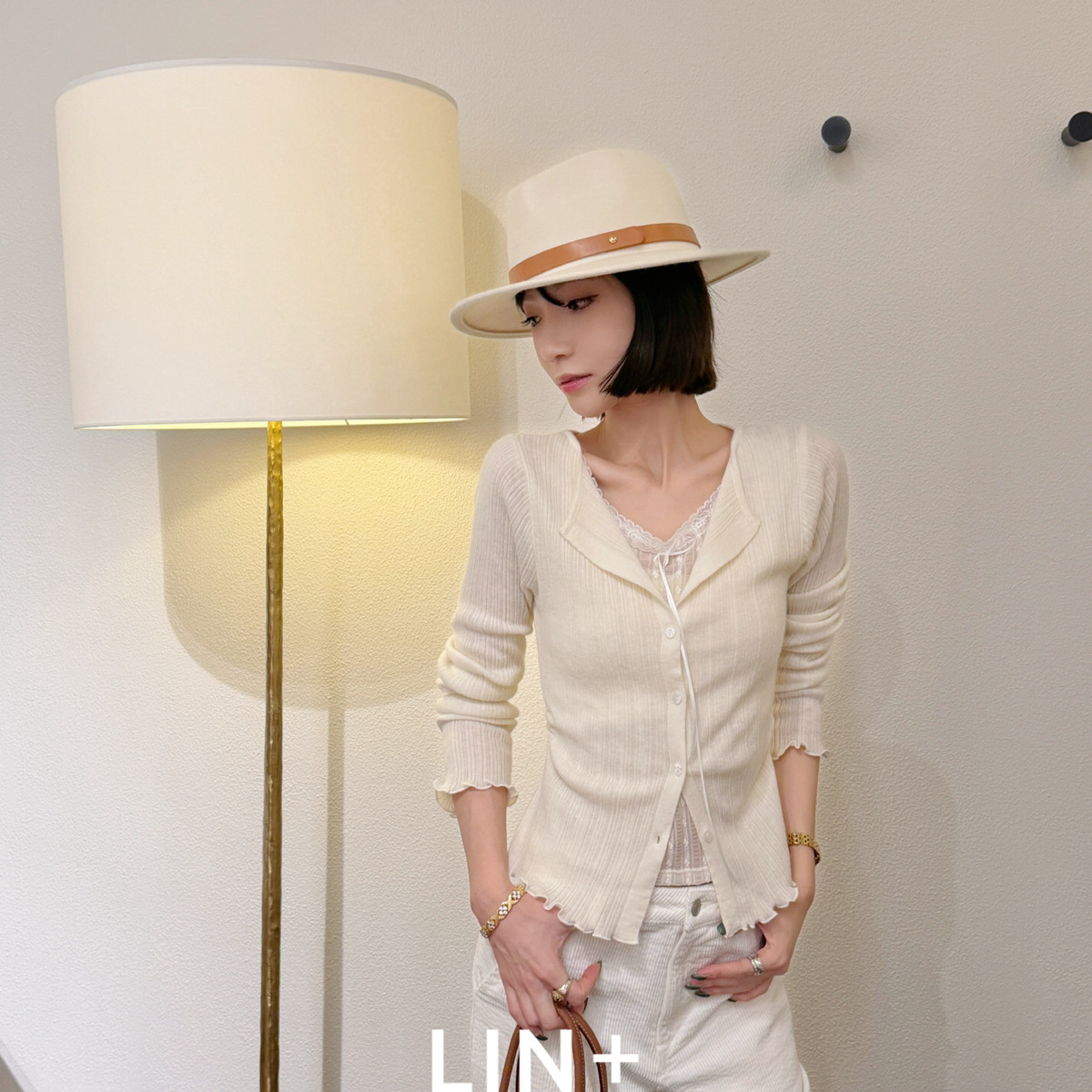 LIN+  -100羊毛蕾丝拼接法式木耳边针织开衫（含100羊毛）2699Q92