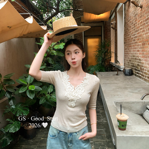 GS.GOOD START-春夏温柔纯欲蕾丝钩花V领针织小衫（D1093