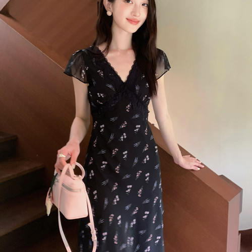 UONE-色订单火力全开法式浪漫碎花蕾丝拼接斜裁短袖连衣裙265520-
