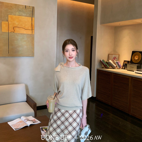 UONE-秋上新淡人感格纹百搭复古轻奢老钱风半身裙277110