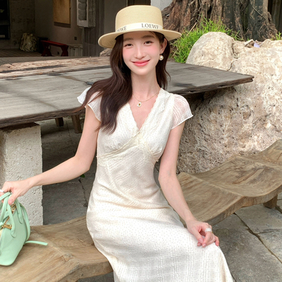 UONE-上新云纱漫舞气质温婉蕾丝拼接斜裁纹修饰身材连衣裙265733