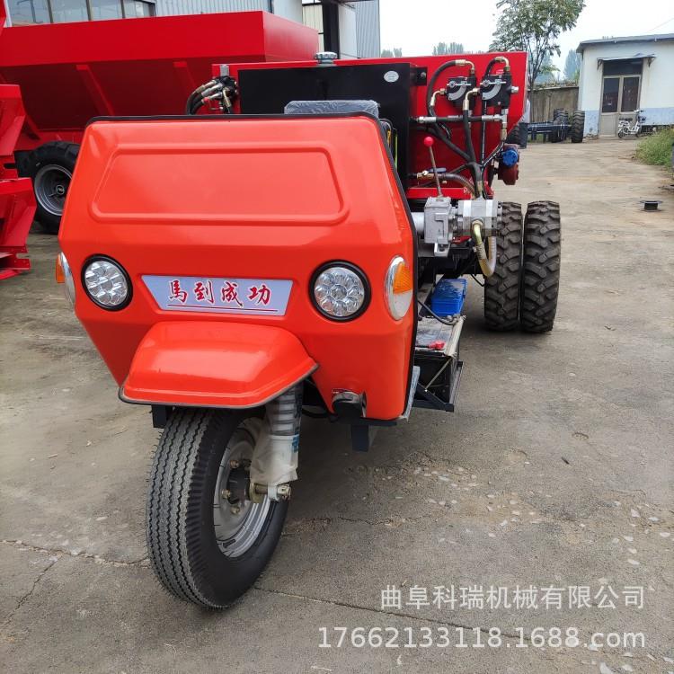 32马力3方自走式三轮撒粪车侧撒效率高每5分钟可抛撒一车抛撒均匀