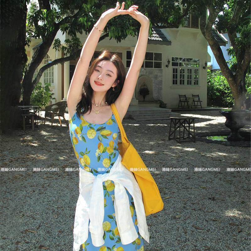 直销海边多巴胺度假风裙子蓝色柠檬印花吊带连衣裙女夏沙滩氛围感