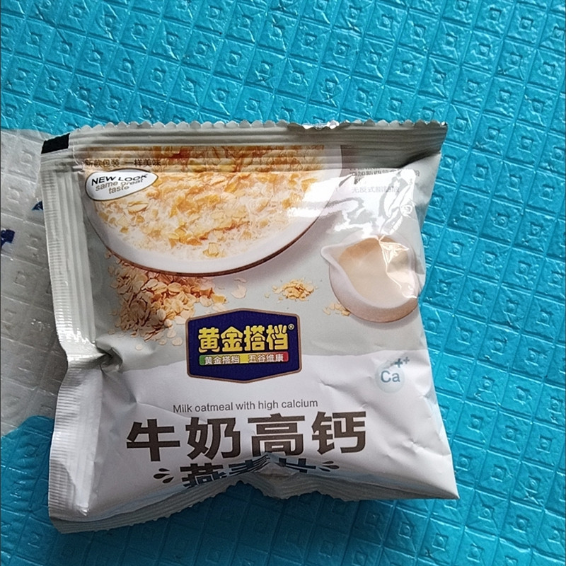 新货牛奶高纤钙燕麦片开袋即食粗粮食代餐学生营养早餐休闲好吃的
