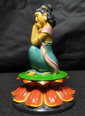 黄杨木彩绘坐莲花实木摆件少女雕刻人物美少女工艺礼品怀旧摆设