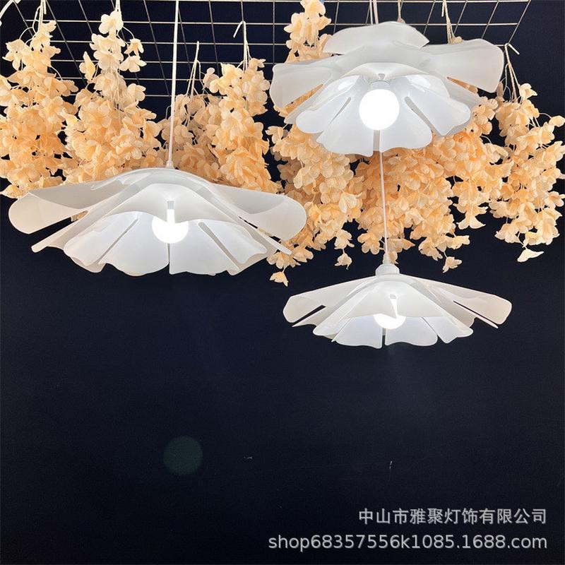 酒店吊灯新款婚庆吊顶酒店仿真花装饰灯批发亚克力奶白花朵吊灯