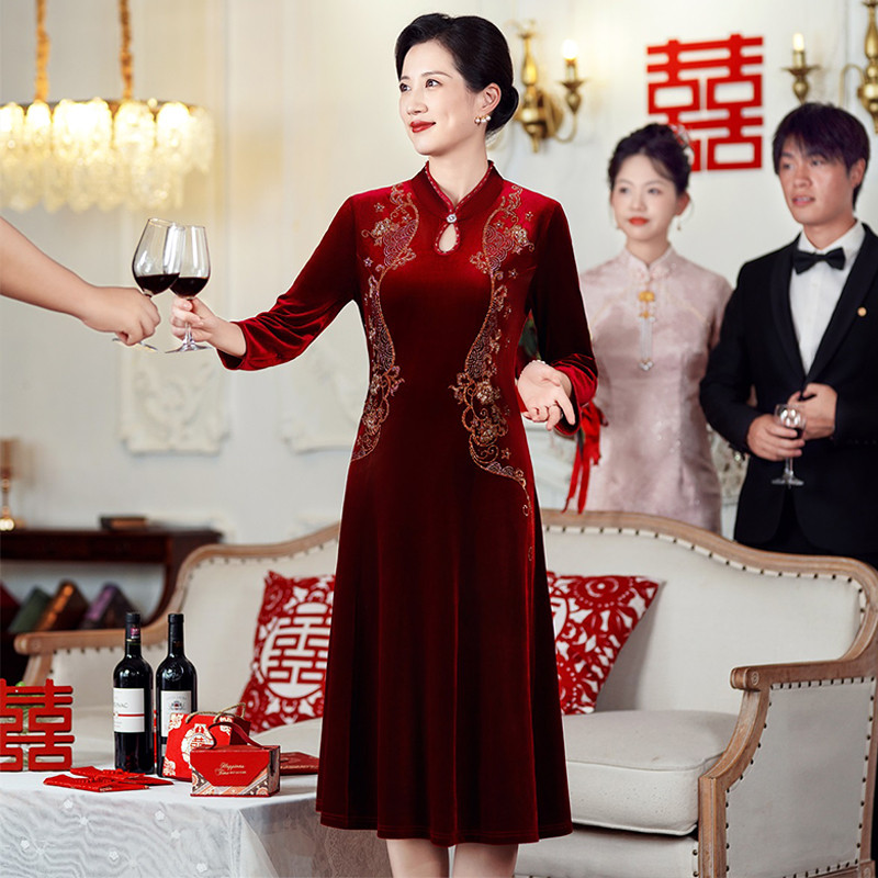 新品高端年轻喜婆婆婚宴装大码金丝绒连衣裙中年妈妈春秋结婚礼服