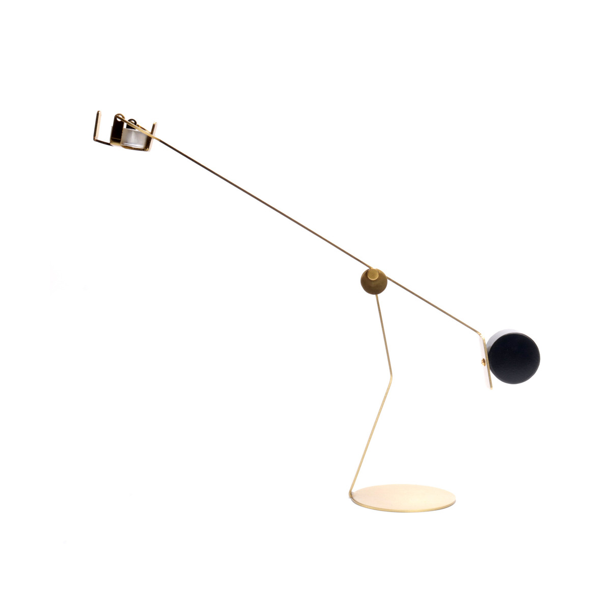 样板间现代创意金色金属跷跷烛台装饰摆件轻奢客厅餐桌桌面装饰品