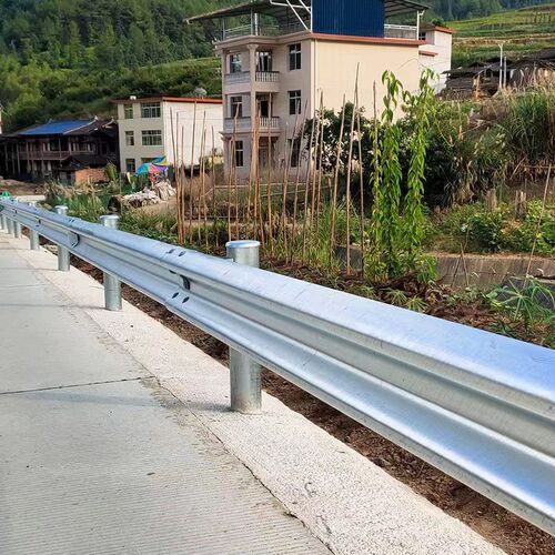乡村公路波形护栏板速国道交通防撞隔离栏杆热镀锌两波三波护栏