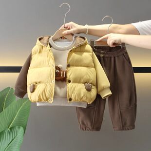 英国DHWA男童冬装套装洋气马甲卫衣三件套宝宝秋冬款加绒加厚衣服