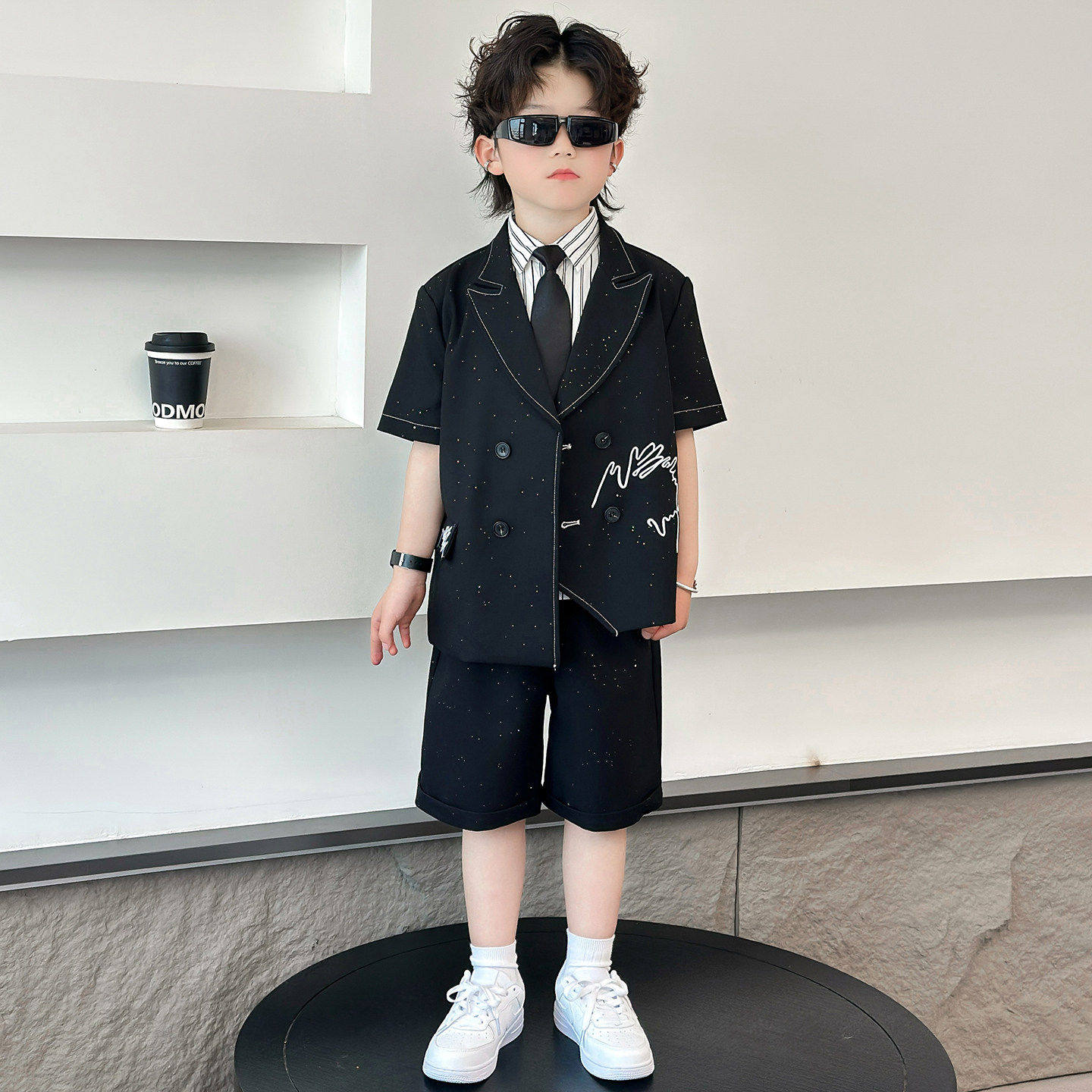 法国Uamtor男童礼服夏季新款2026儿童西服复古帅气男孩闪亮演出服