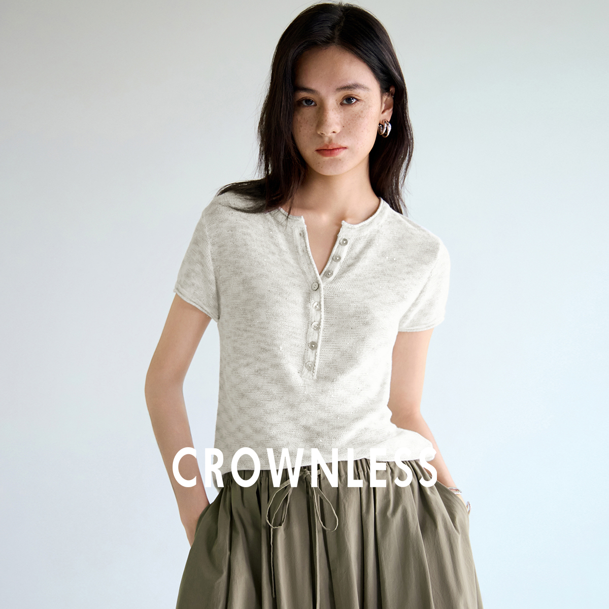 复古小卷边亨利圆领T恤女