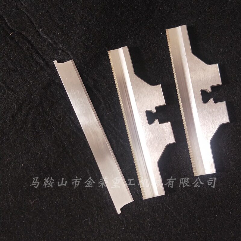 利乐灌装机齿刀片牛奶不锈钢齿刀枕式包装机250S型月牙锯齿刀片图片
