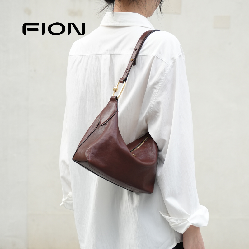 Fion/菲安妮女包红棕色黑色包包单肩腋下饺子包时尚百搭通勤个性