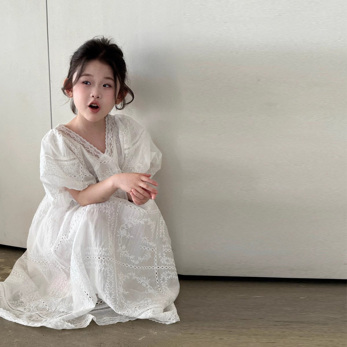 法国G·T女童泡泡袖连衣裙2026夏季白色高端精致公主风裙子气质