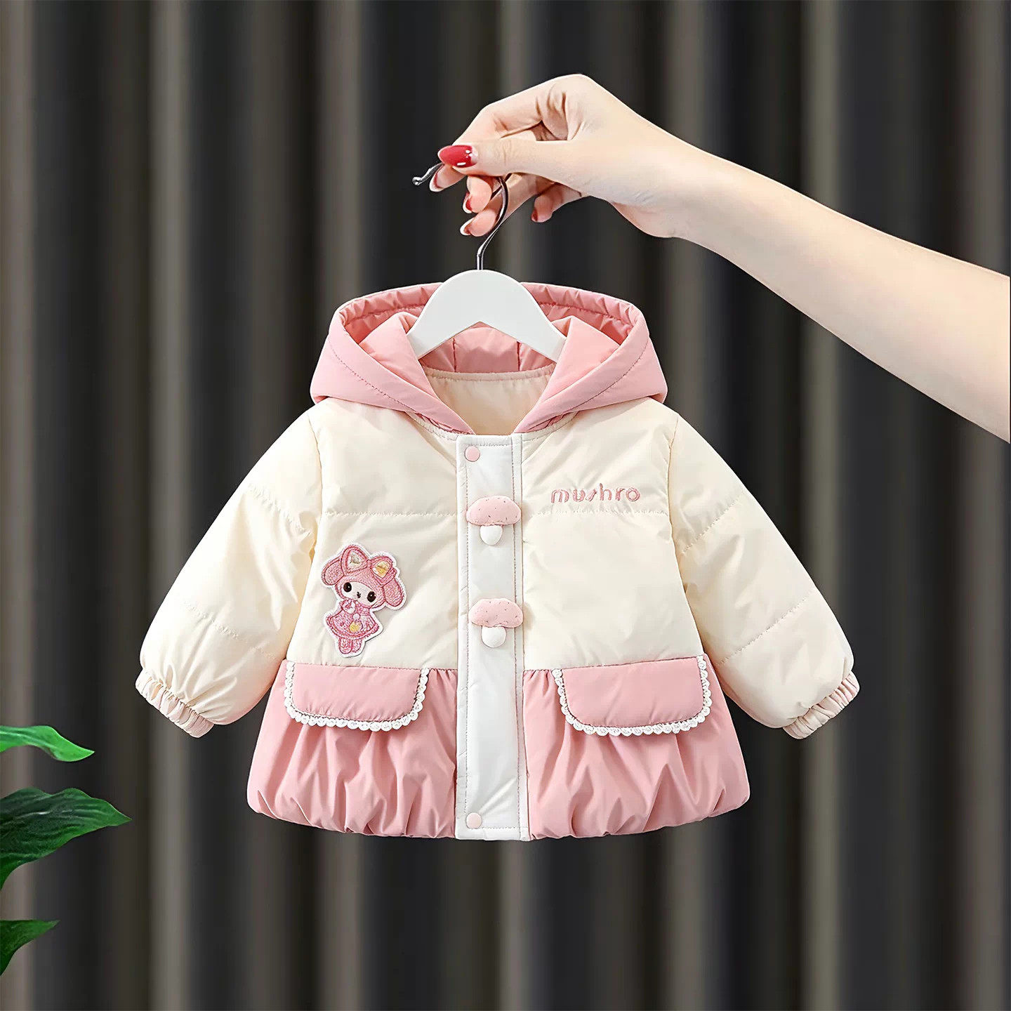 英国DHWA女宝宝秋冬季棉服可爱美乐蒂绣花外套婴幼儿加厚外出棉衣