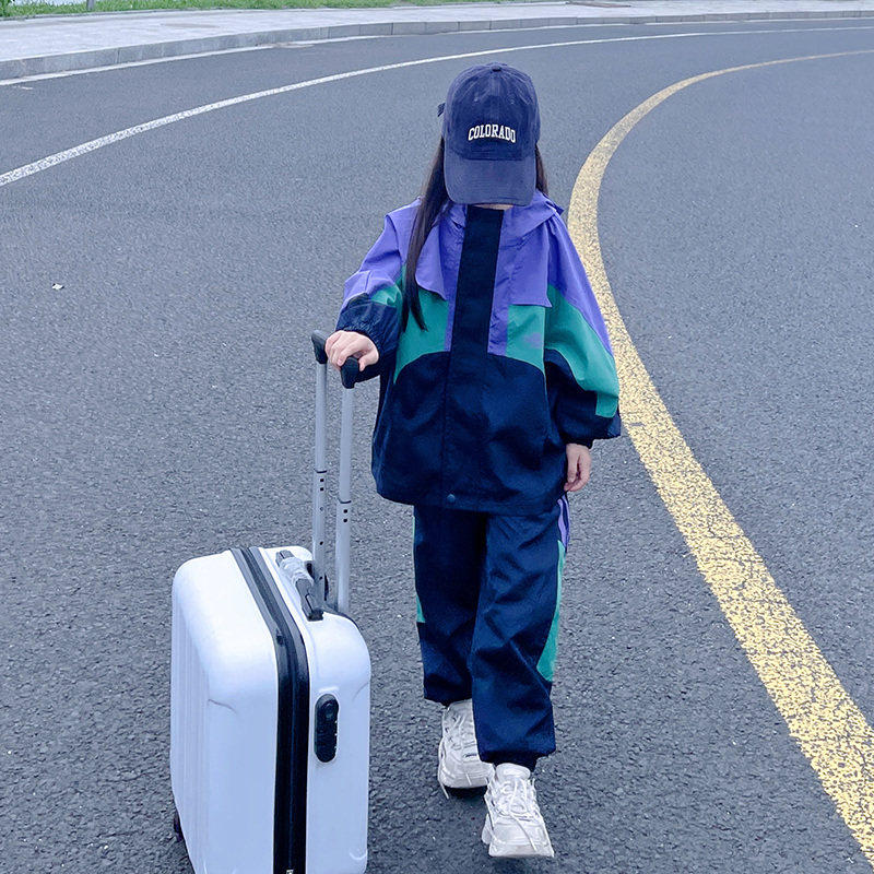 法国BERYDIA女童冲锋衣秋春秋2026新款中大童运动洋气时髦套装