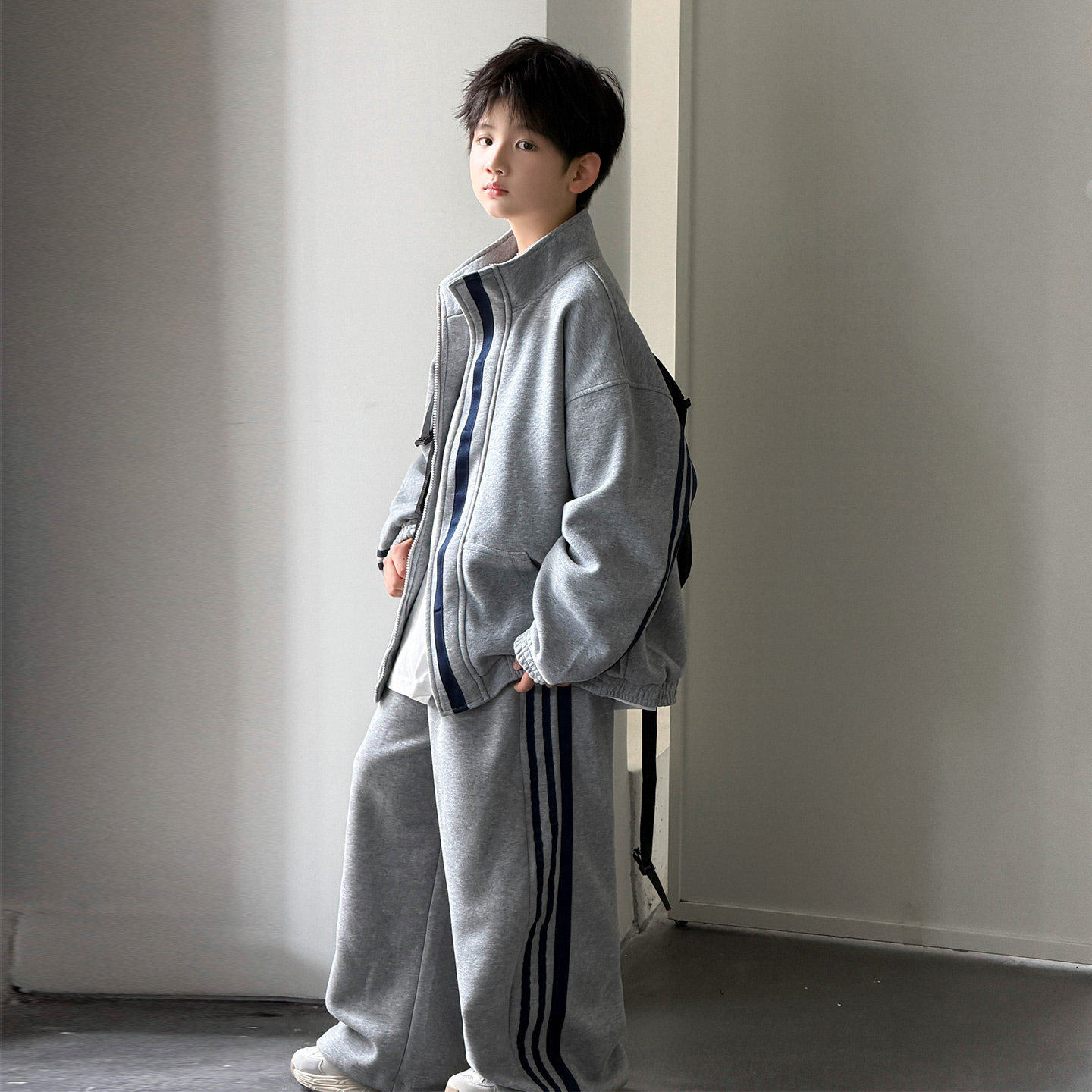 韩国Uamtor男童套装2026春秋新款男孩撞色条纹炸街休闲运动两件套