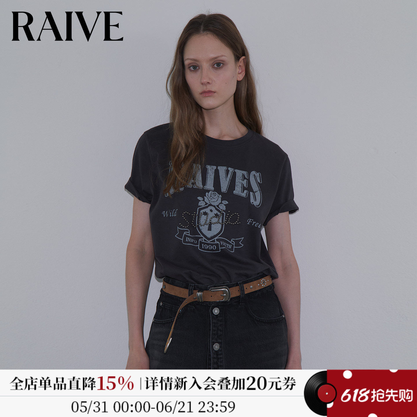 RAIVE氛围感玫瑰徽章logo印花正肩铆钉复古棕灰叠搭韩系T恤