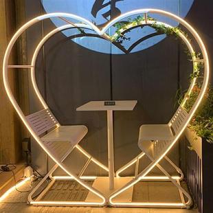 户外爱心桌椅奶茶店咖啡厅桌椅吧台网红拍照打卡室外金属爱心鸟巢