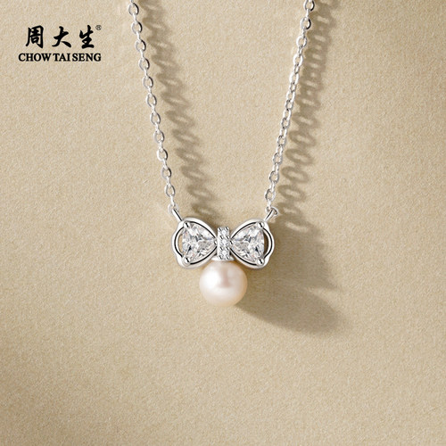 蝴蝶结镶嵌胖三角锆石，珍珠点缀设计精巧