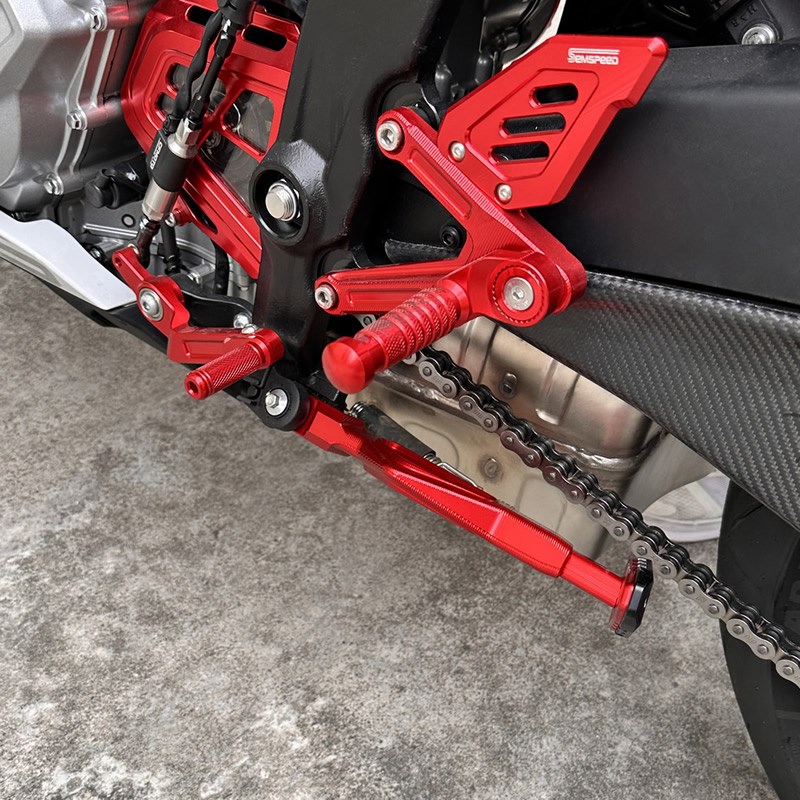 适用春风675SR 675NK改装件边撑 加长脚撑侧Q配件 可自由调节高度