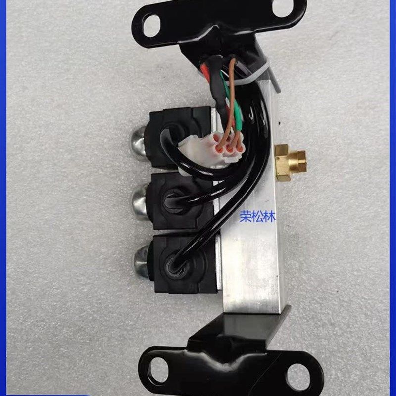 五征飞碟牌奥驰180n02000X3V3X2三联体电磁阀三联阀汽车原厂配件