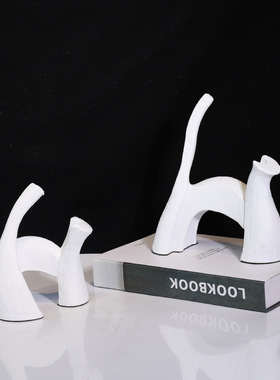 新款现代简约黑白抽象p猫树脂工艺品售楼处软装玄关柜艺术手办摆